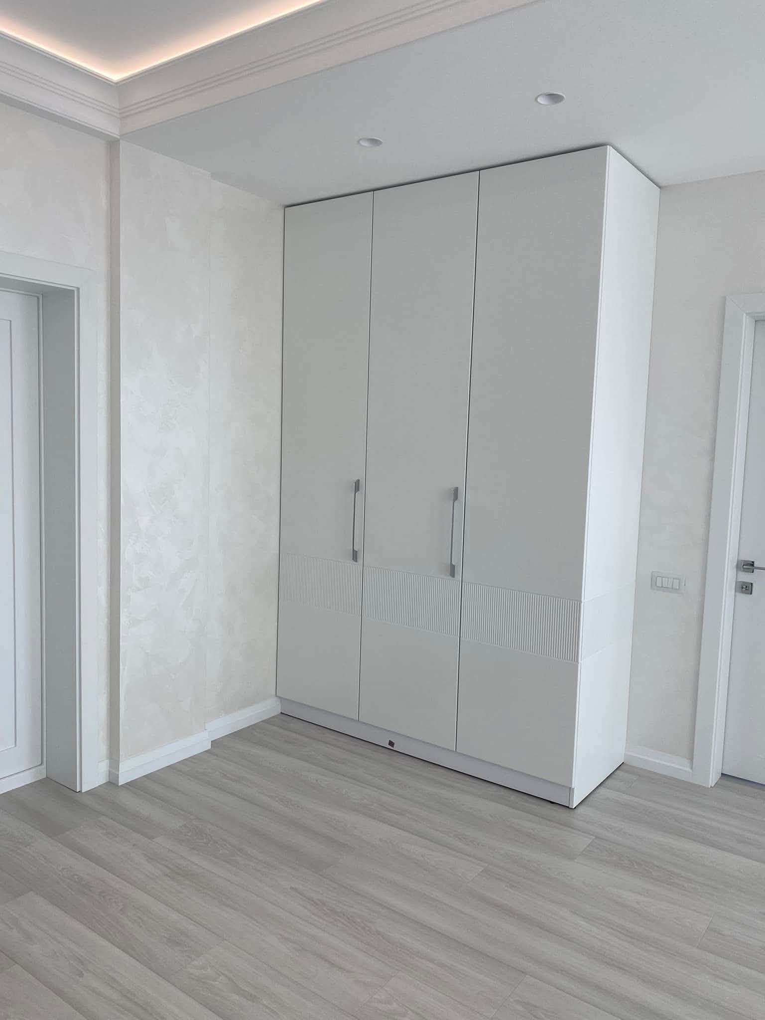 Illusion white